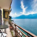 Da Flora - Wonderful Lakefront View 아파트